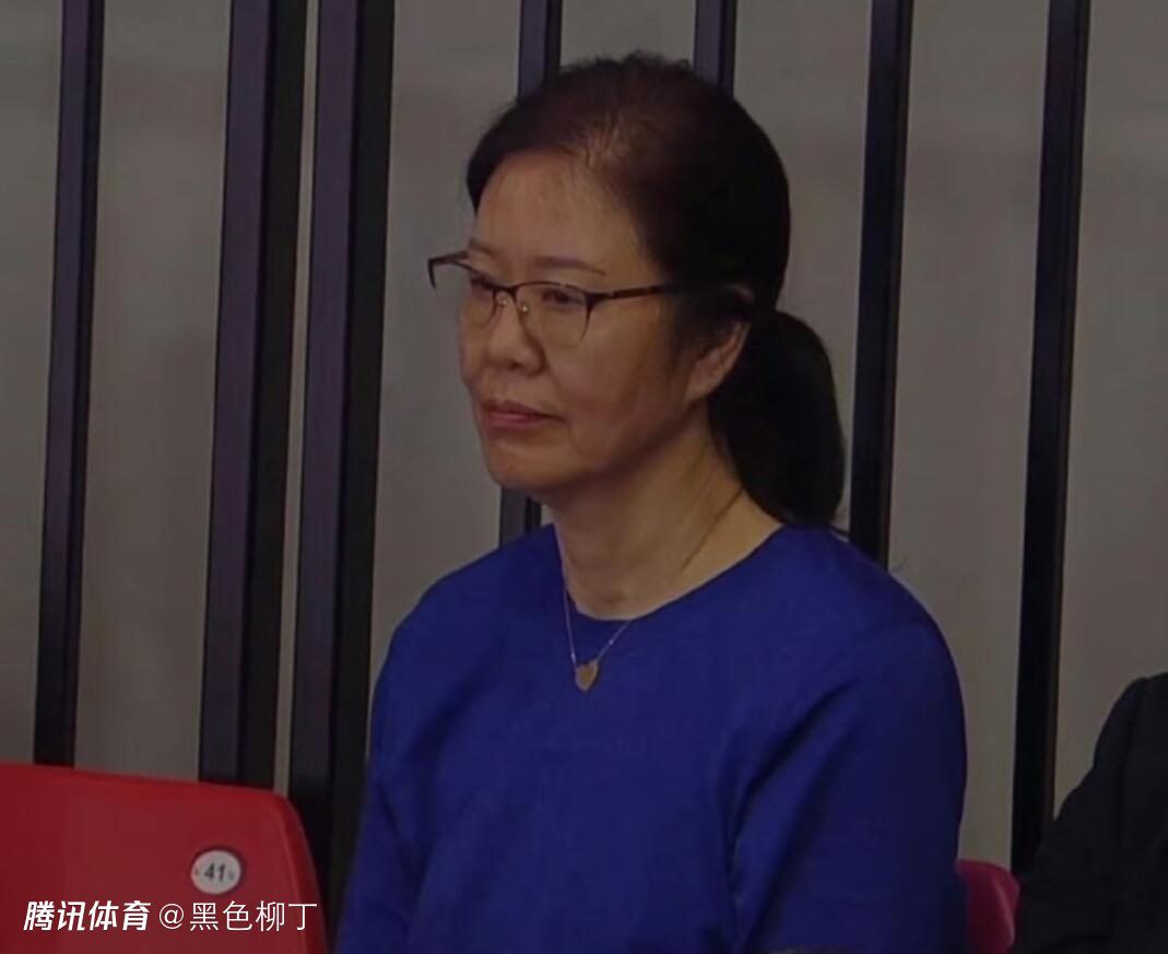 被民工揉搓白嫩的双乳